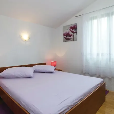 Two-bedroom In アパート Pridraga